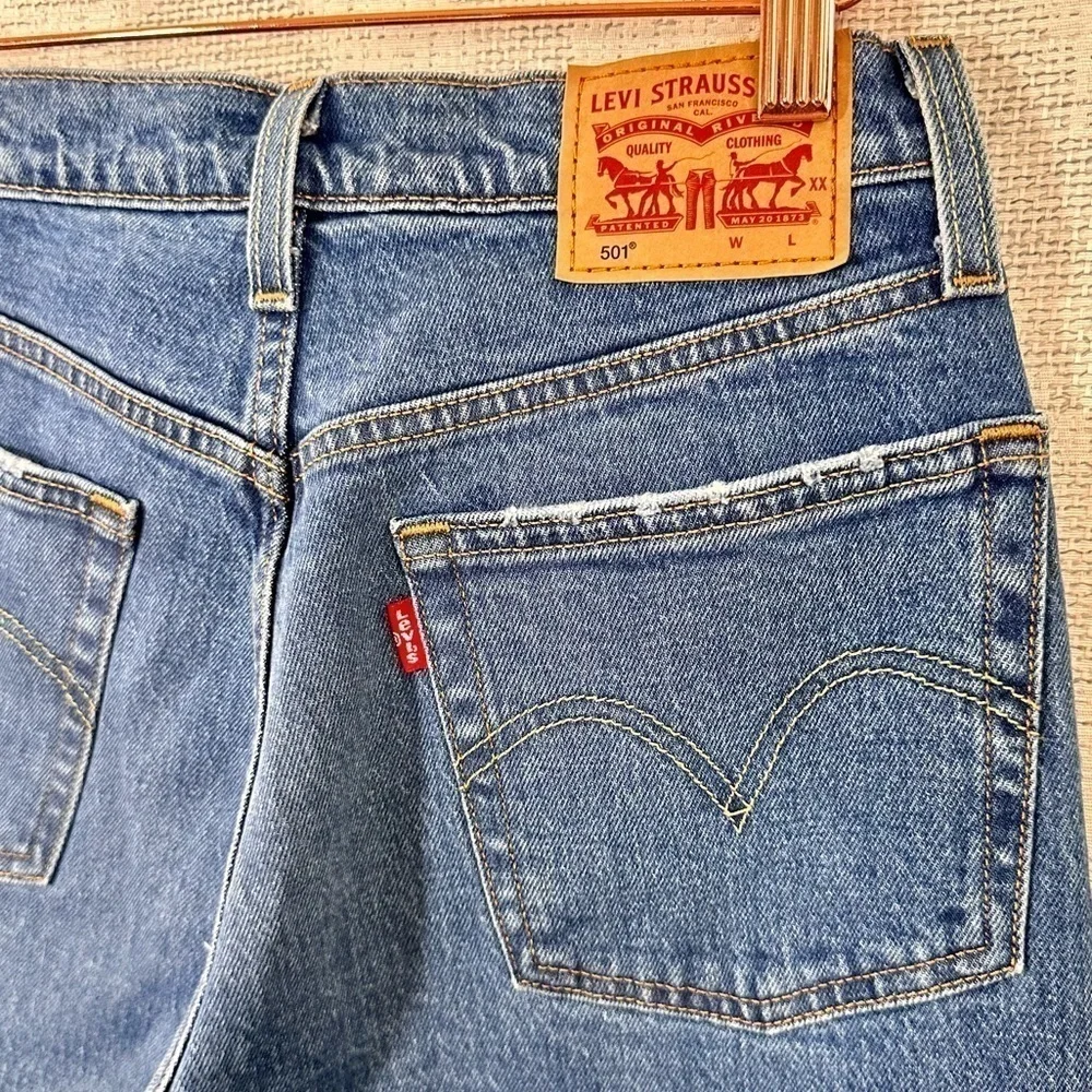 Levi's 501 Light wash straight leg jeans size 26